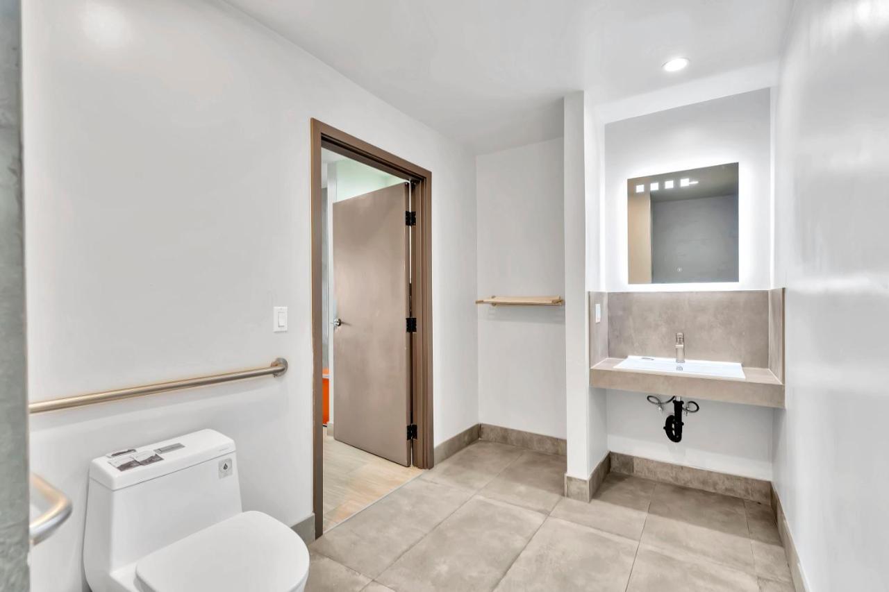 Exclusivo Inn And Suites Lakewood Bagian luar foto