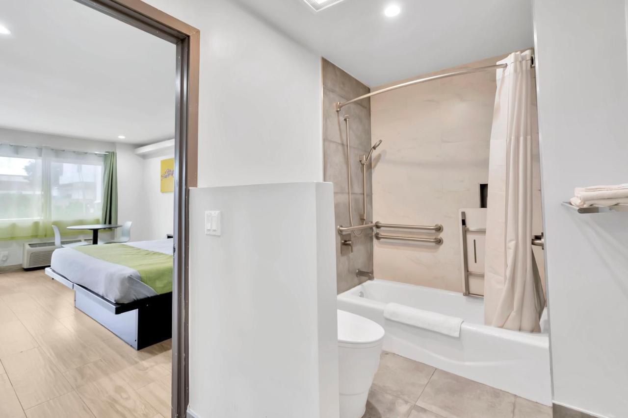Exclusivo Inn And Suites Lakewood Bagian luar foto