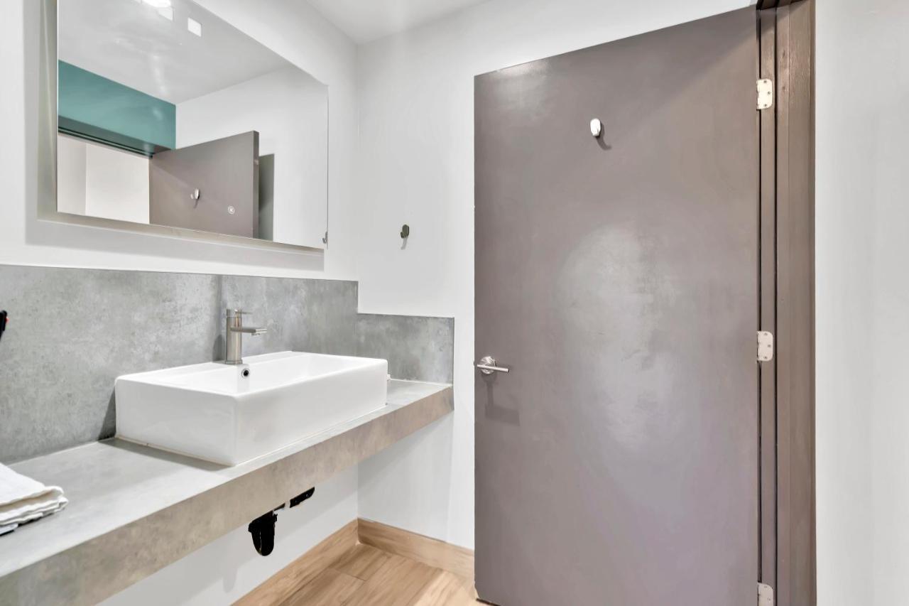 Exclusivo Inn And Suites Lakewood Bagian luar foto
