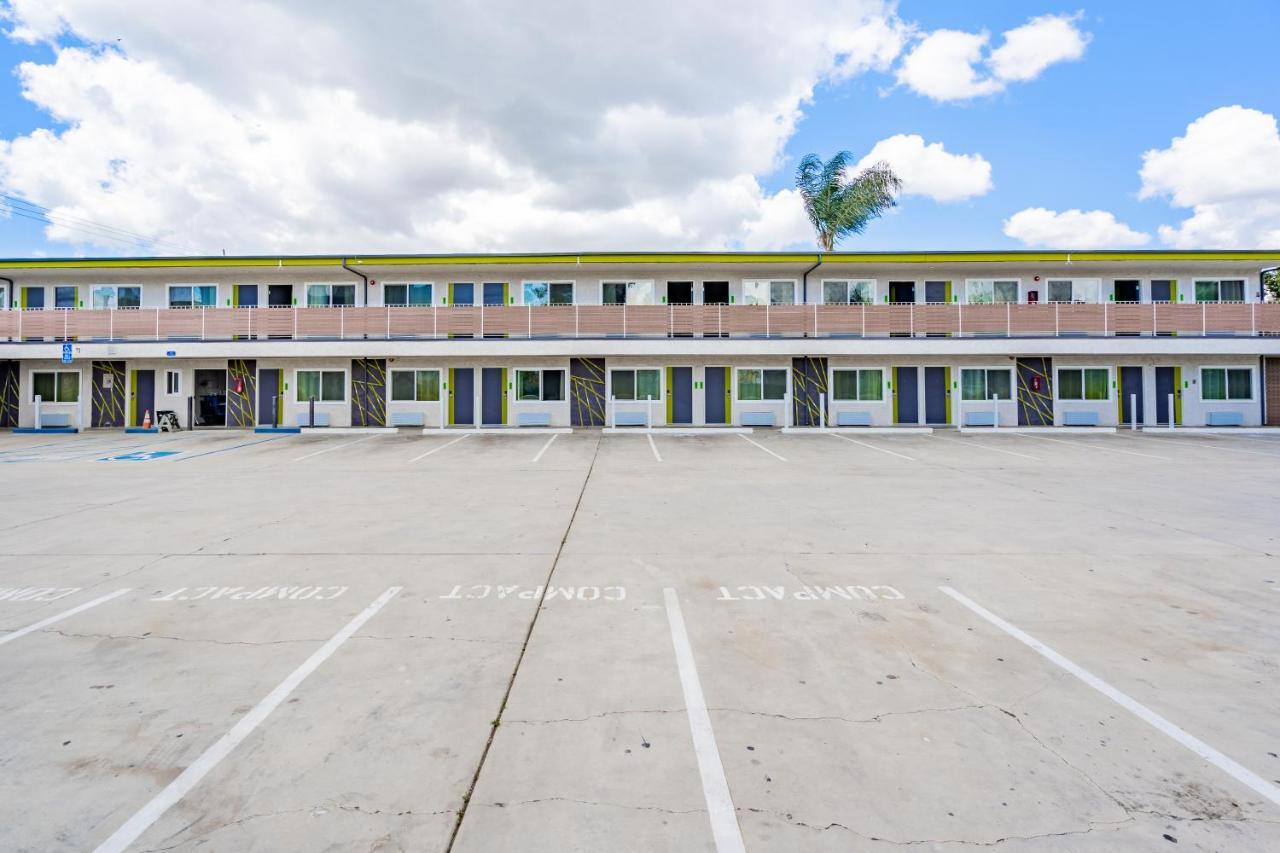 Exclusivo Inn And Suites Lakewood Bagian luar foto